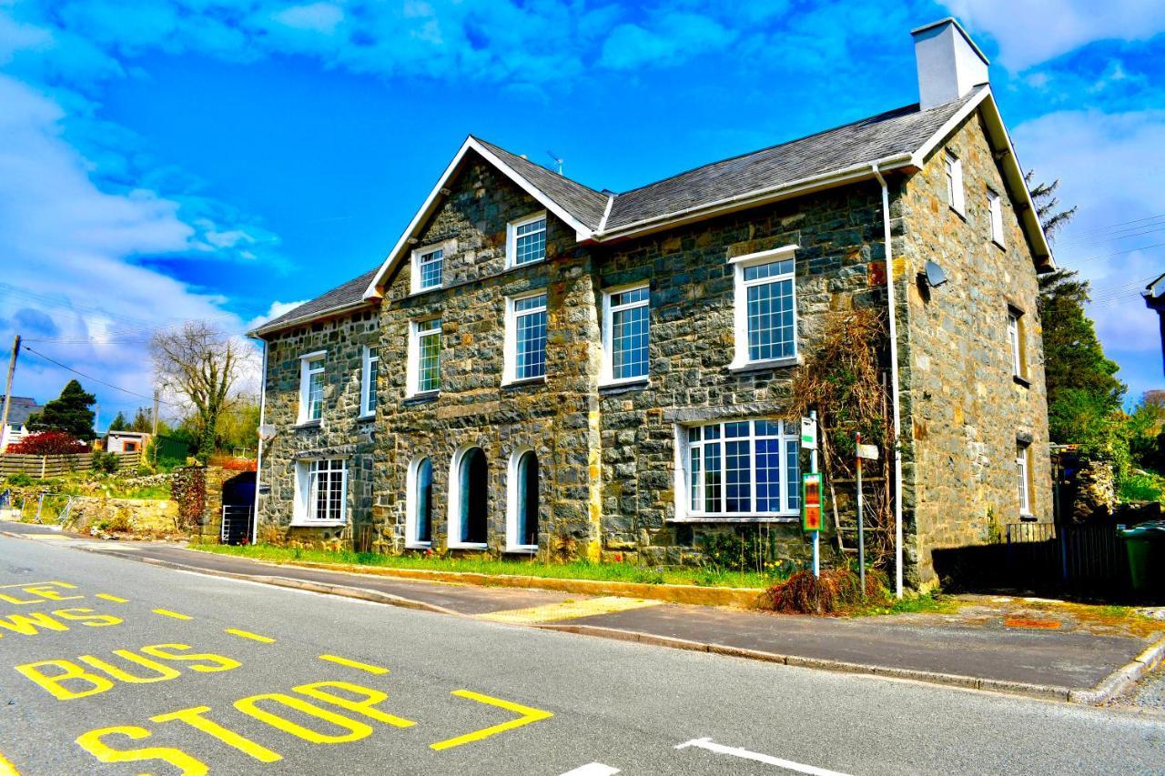 Spacious 3 Bedroom Garden Apartment In Snowdonia National Park Garndolbenmaen Экстерьер фото