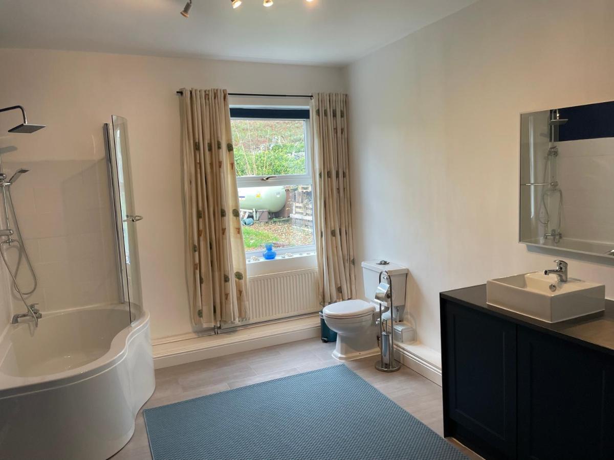Spacious 3 Bedroom Garden Apartment In Snowdonia National Park Garndolbenmaen Экстерьер фото