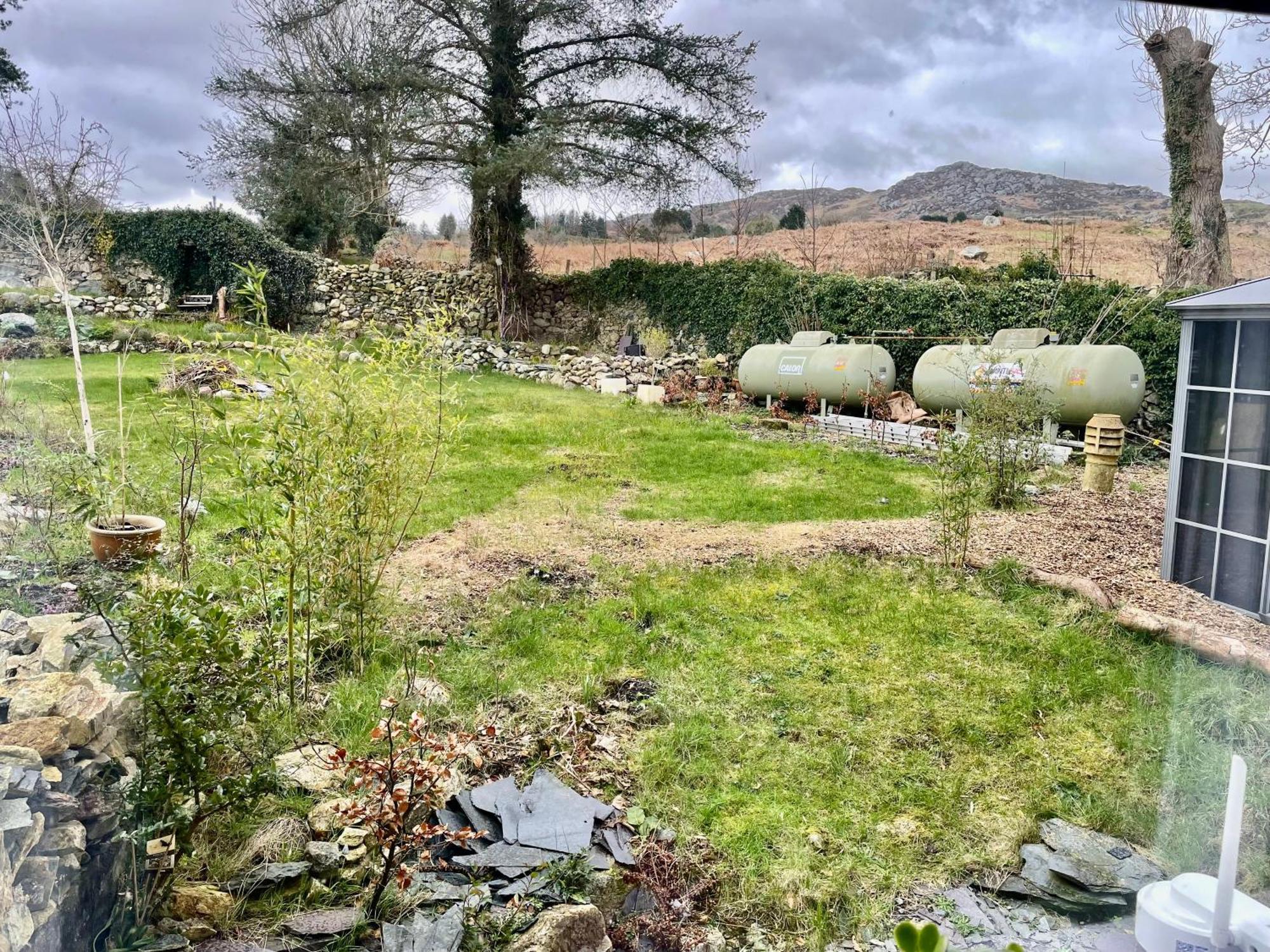 Spacious 3 Bedroom Garden Apartment In Snowdonia National Park Garndolbenmaen Экстерьер фото